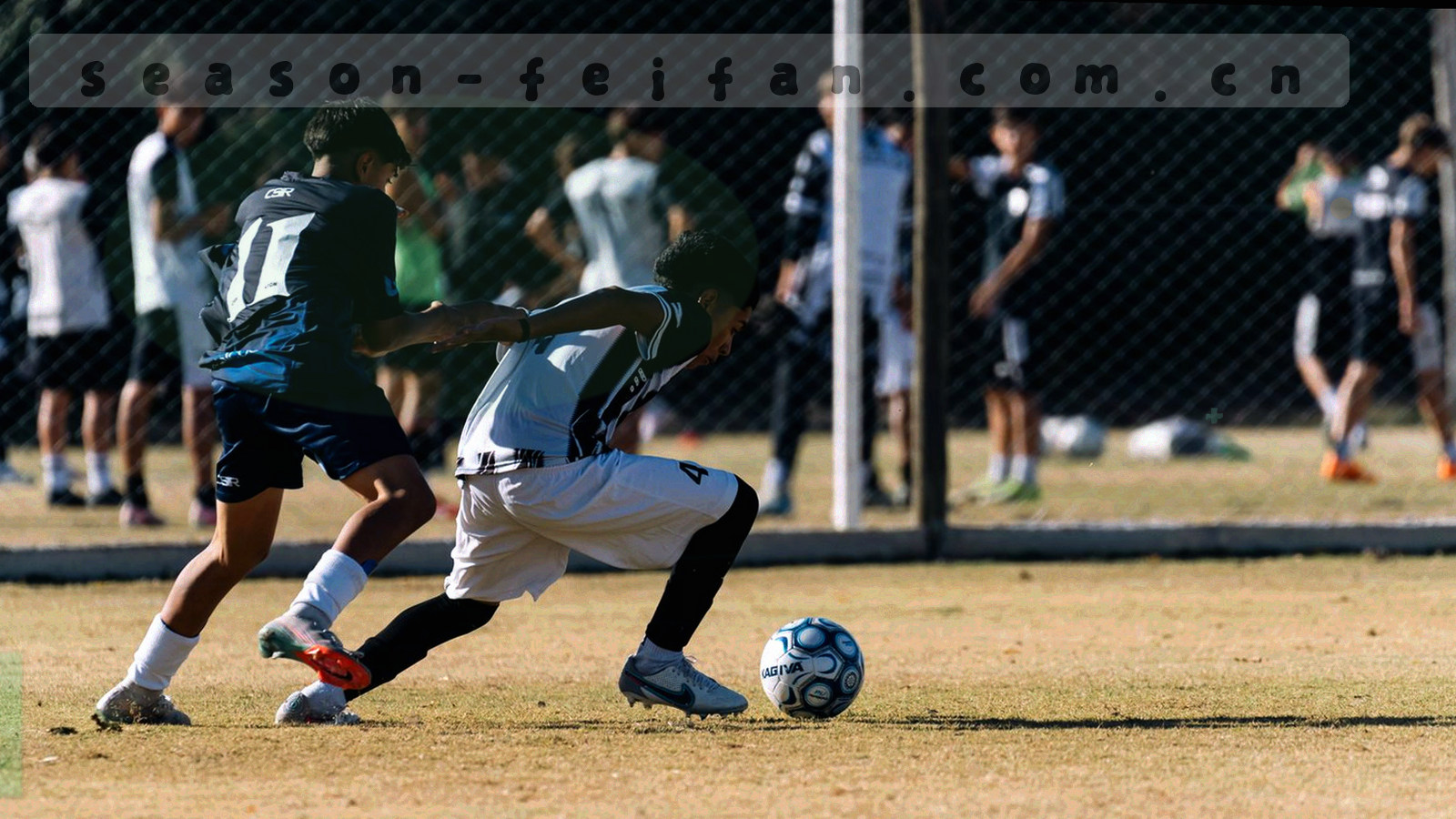 深墨绿战术板背景上五个功能入口非对称排布，荧光青线条相连，编号为等宽数字